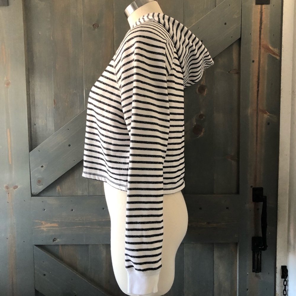 Divided Crop Pull Over Jacket Size Small - image 3